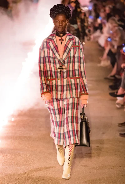 Look 100